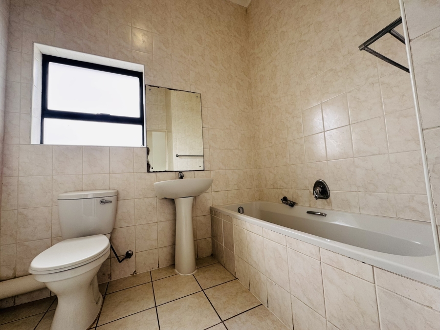 2 Bedroom Property for Sale in Admirals Park Western Cape